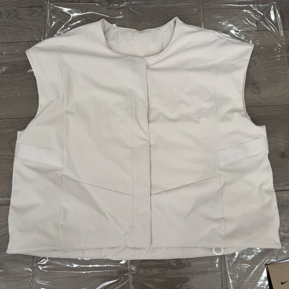 Nike Perfect Stretch 24.7 Therma FIT Vest Womens Medium Beige HV3648 104